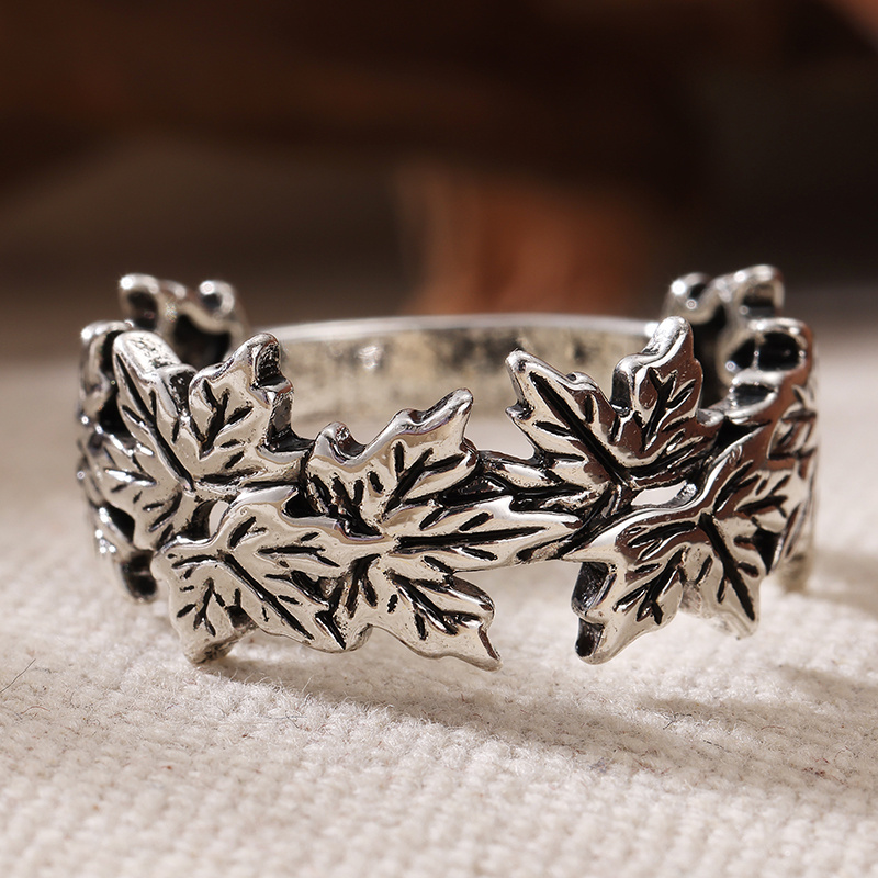 Fiddle Leaf Fig - Damesmode Verzilverde Ring Met Aaneengesloten Esdoornblad-Snijwerk